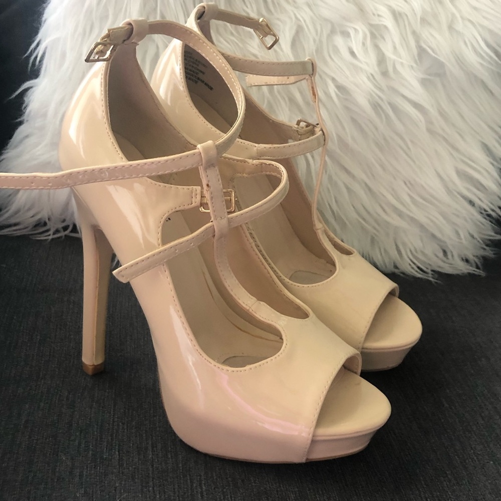 Platform sexy pum with straps and high heels.